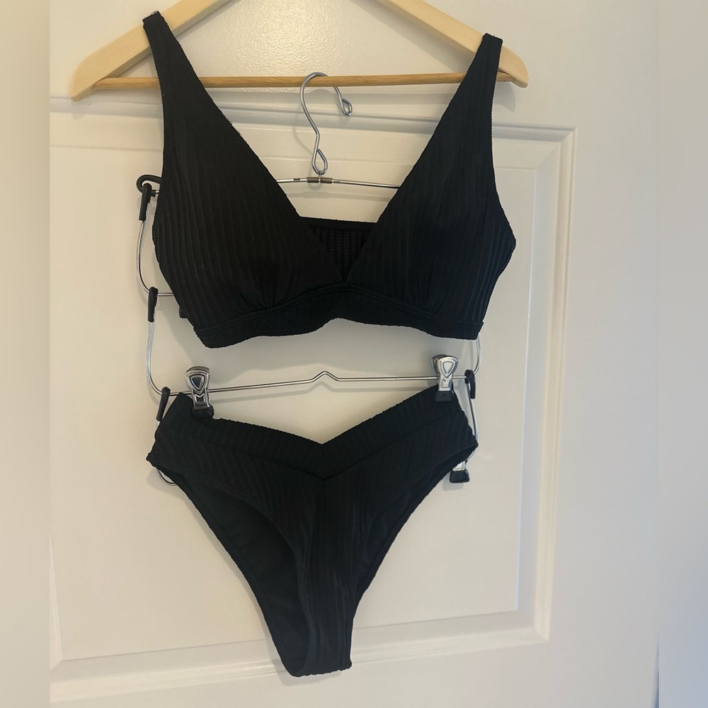 Black 2-piece swimsuit